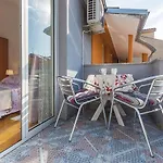 Apartman, And Kata *