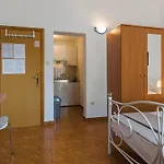 Apartman, And Kata Daire *