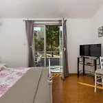 Apartman, And Kata