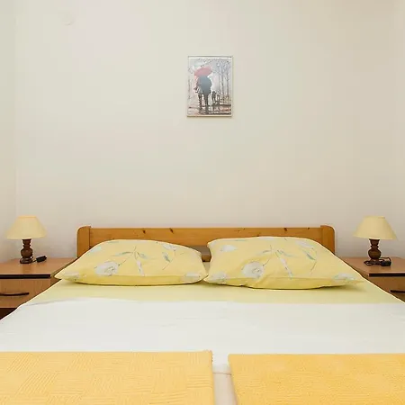 아파트 Apartman, And Kata *