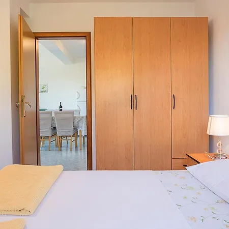 아파트 Apartman, And Kata