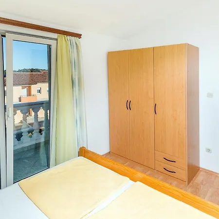 Apartman, And Kata *