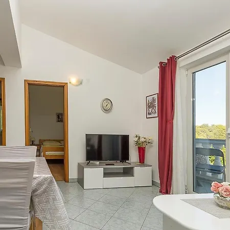 아파트 Apartman, And Kata