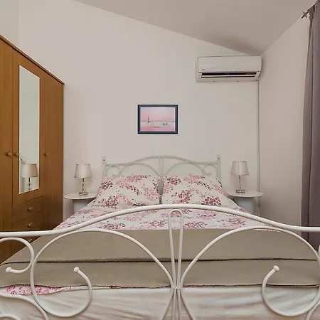 Apartman, And Kata *