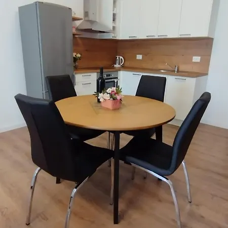 Apartman, And Kata *
