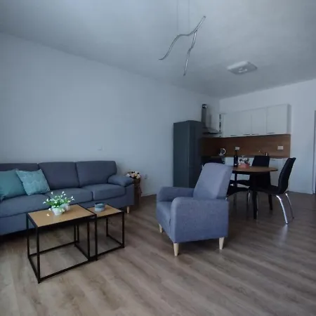 Apartman, And Kata *