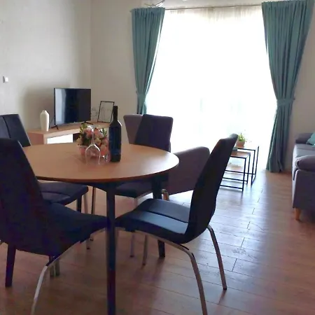 Apartman, And Kata 아파트 풀라