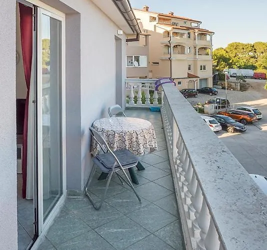 Apartman, And Kata * Πούλα