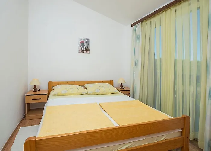 Apartman, And Kata 풀라