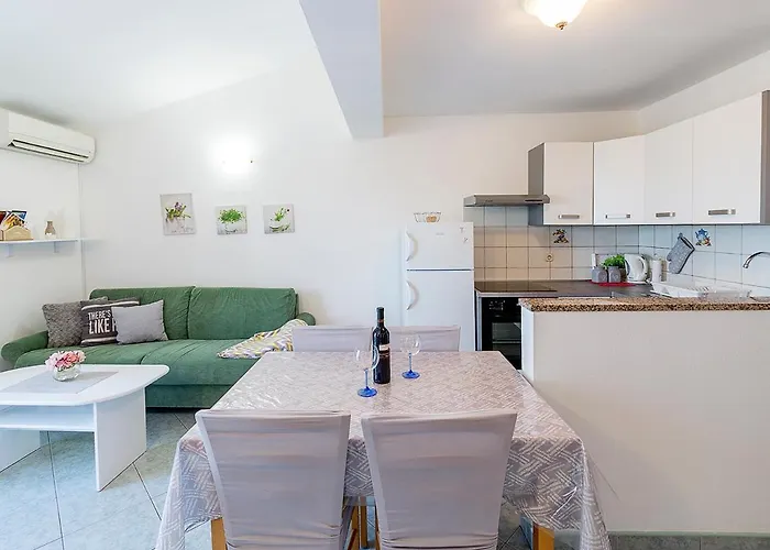 Apartman, And Kata 아파트 풀라