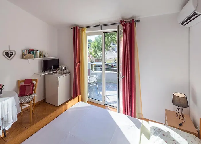 Apartman, And Kata * Πούλα