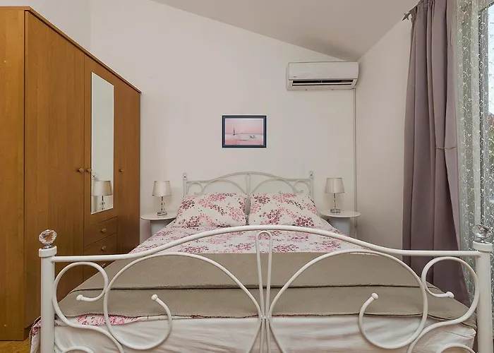 Apartman, And Kata *