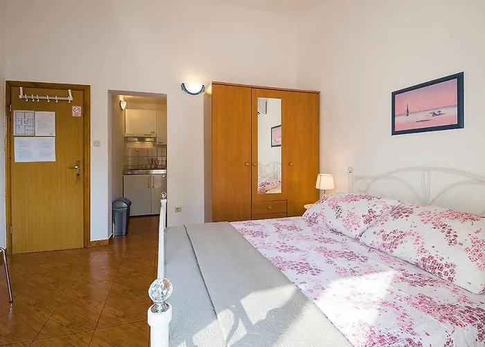 Apartman, And Kata Διαμέρισμα *