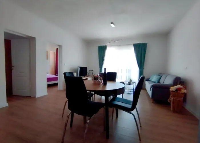 Apartman, And Kata 아파트 풀라
