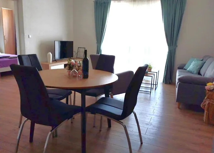 Apartman, And Kata 아파트 풀라