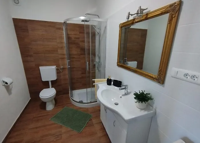 아파트 Apartman, And Kata 풀라