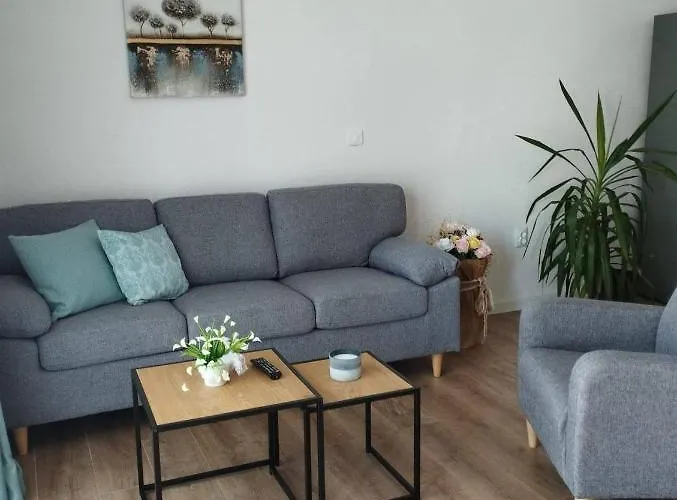 Apartman, And Kata Διαμέρισμα