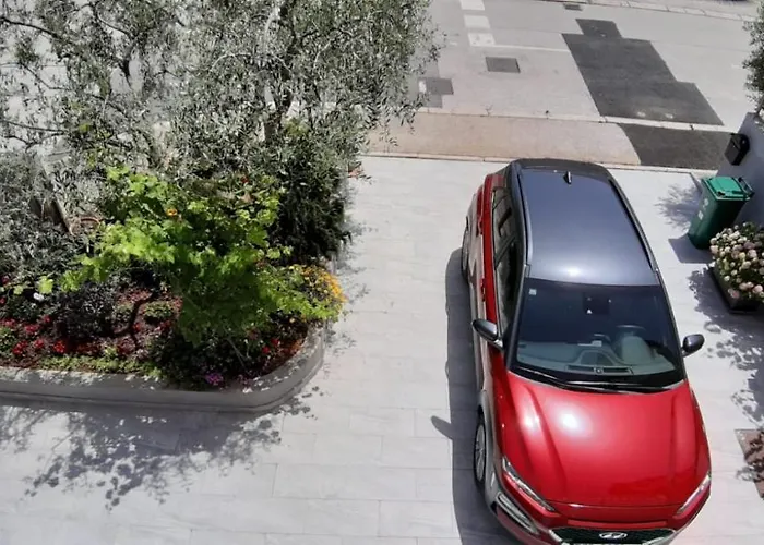 Apartman, And Kata * Πούλα