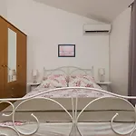 Apartman, And Kata *