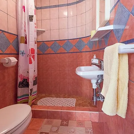 Apartman, And Kata Διαμέρισμα