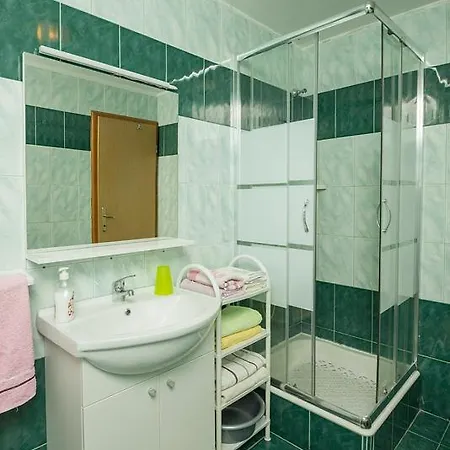 Apartman, And Kata