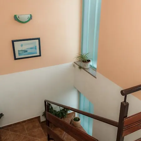 Apartman, And Kata *