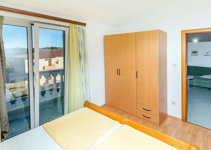 Apartman, And Kata *