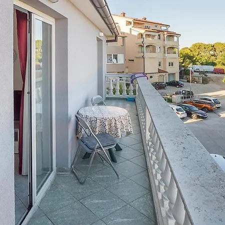 Apartman, And Kata * Pola
