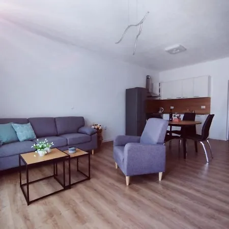 Apartman, And Kata * Pola