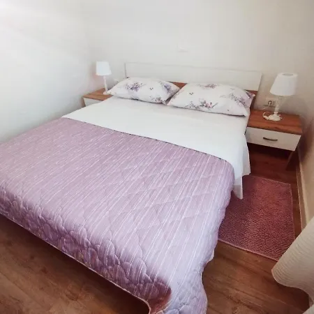 Apartman, And Kata